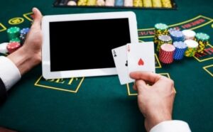 Looking for hockey in online poker games