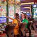 is it better to play one slot machine or move around